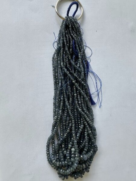 Strang, Saphir, faccetiert, dunkel