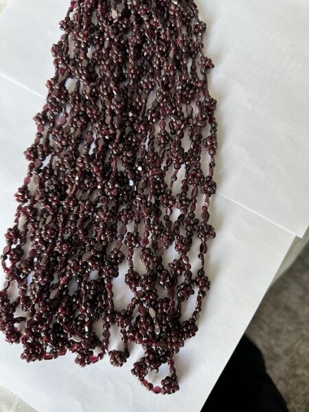 Halskette, Granat, "Brombeere", 60 cm.